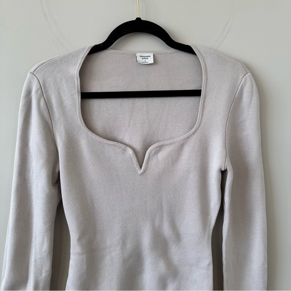 Ambercombie & Fitch- Cream Knit Sweetheart Neckline Long Sleeve Bodysuit - Picture 7 of 9